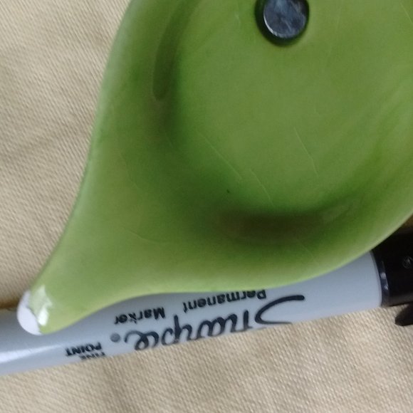 Two peas in a pod magnetic salt and pepper shakers - Picture 2 of 5